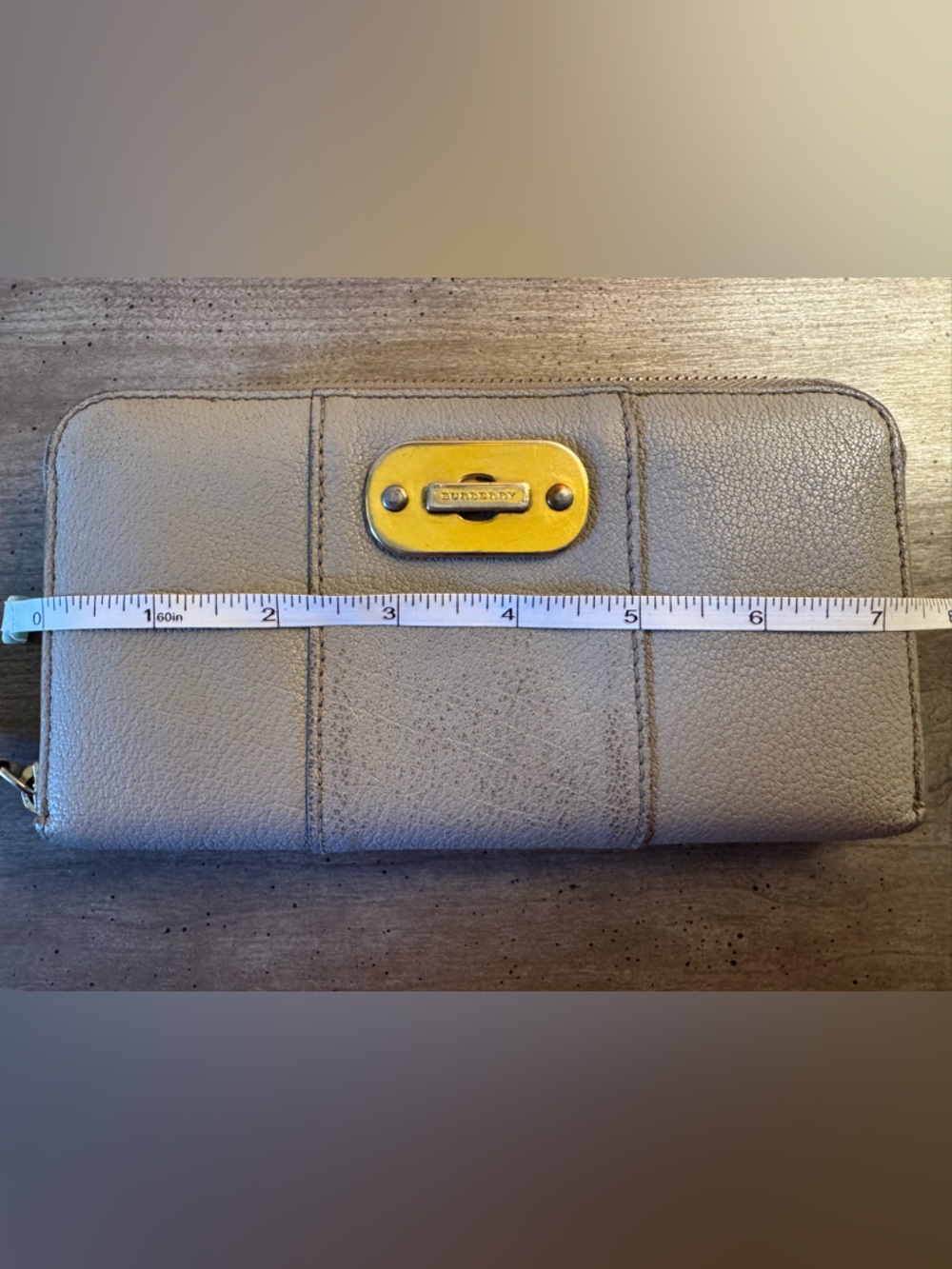 Burberry Cream Continental Leather Zip Wallet with Gold Plaque. - Picture 15 of 16